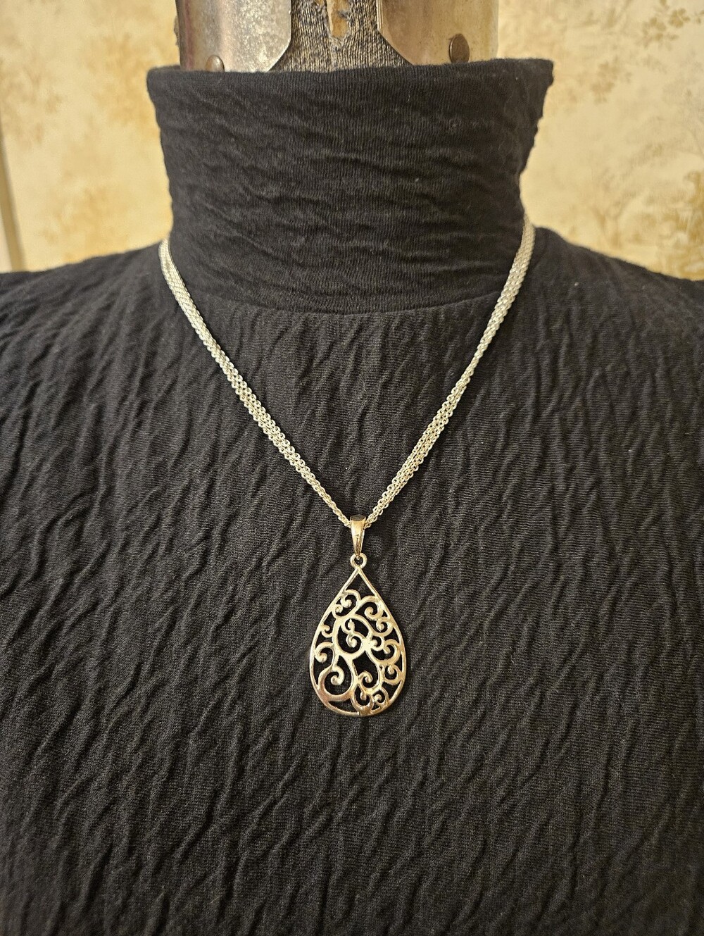 Vintage Silver-tone Filigree Teardrop Pendant Necklace